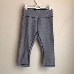 Lululemon cropped navy & white checked yoga pant